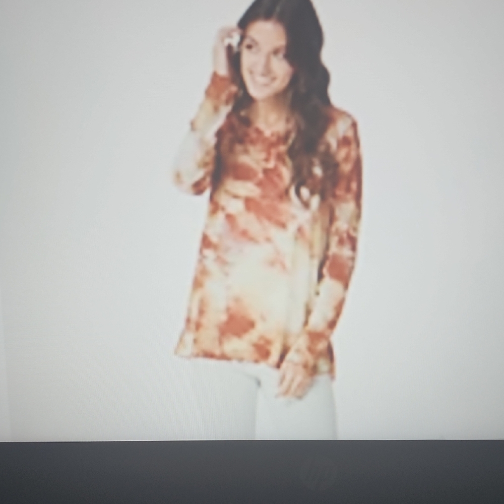 LOGO LAYERS by LORI GOLDSTEIN PRINTED Sheer  Mesh Top with Henley